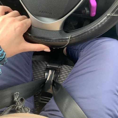 Pregnancy Seat Belt Adjuster – Comfortable & Safe for Pregnant Drivers
